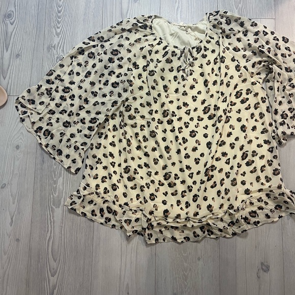 Leopard Print Blouse 🐆 - Picture 2 of 5